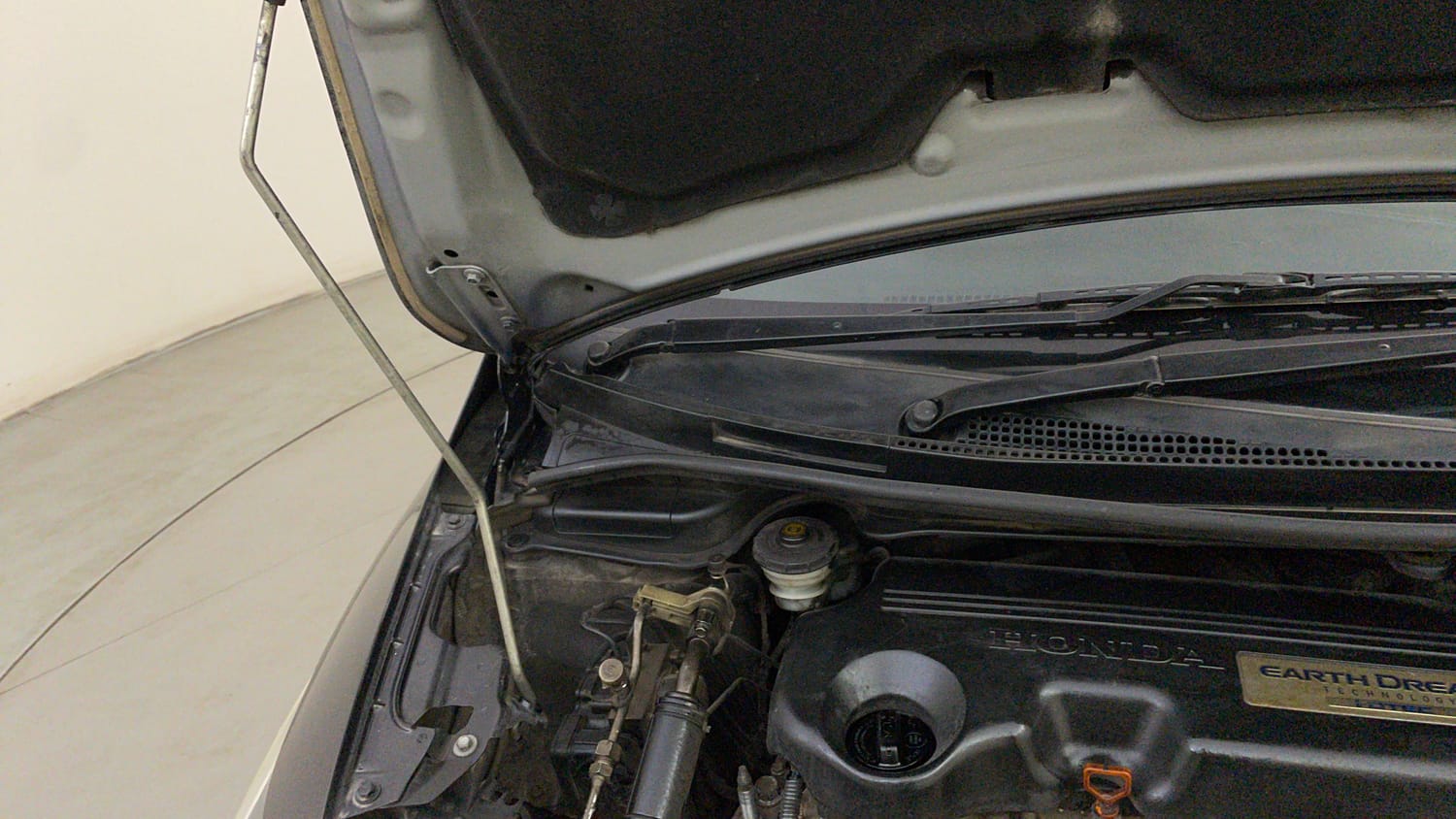 Used 2016 Honda Jazz VX Diesel Diesel Manual engine ENGINE RIGHT SIDE HINGE & APRON VIEW