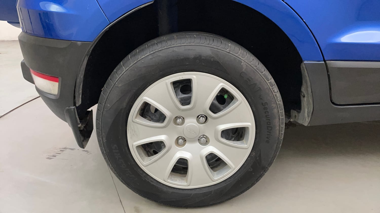 Used 2018 Ford EcoSport Ambiente 1.5L TDCi Diesel Manual tyres RIGHT REAR TYRE RIM VIEW