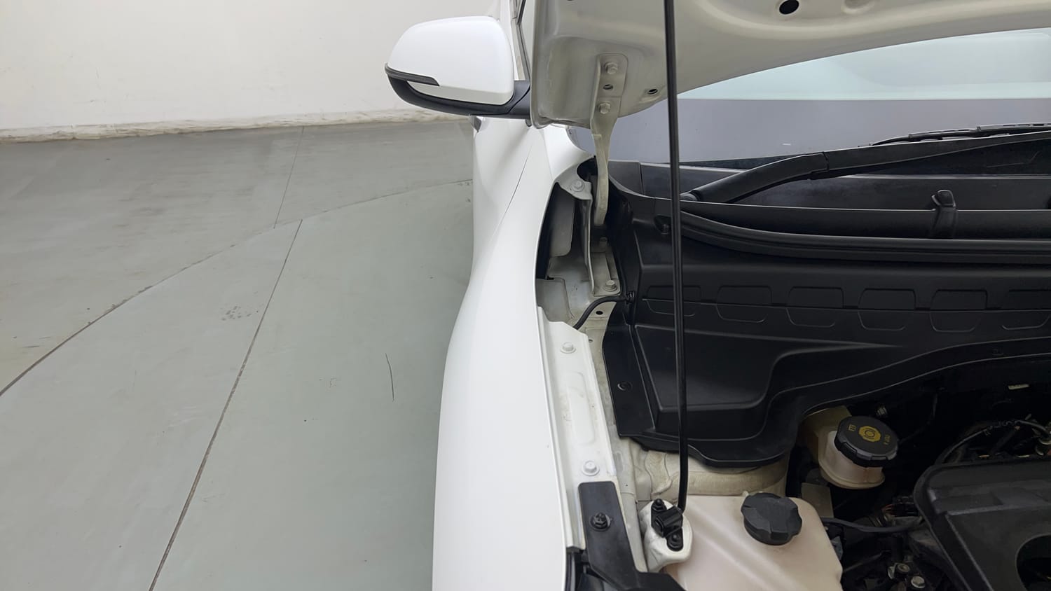 Used 2021 Kia Sonet GTX Plus 1.5 AT Diesel Automatic engine ENGINE RIGHT SIDE HINGE & APRON VIEW