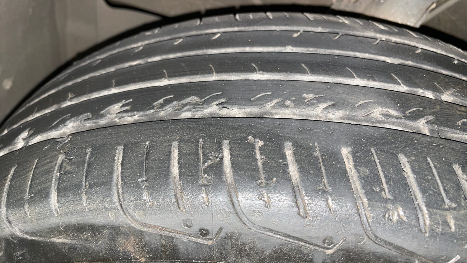 Used 2023 Maruti Suzuki Fronx Delta Plus 1.2L AGS Petrol Automatic tyres LEFT FRONT TYRE TREAD VIEW