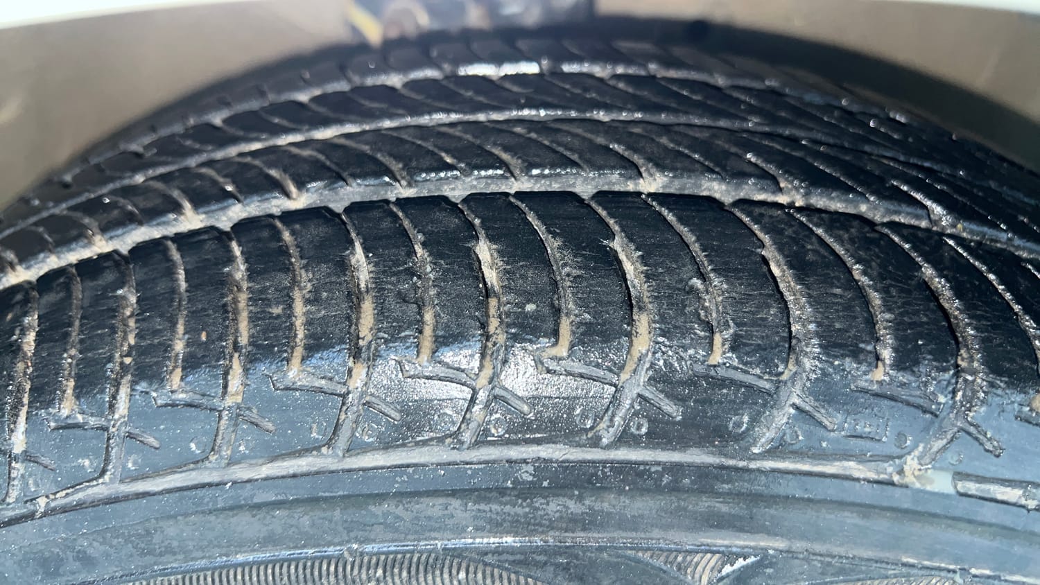 Used 2017 Maruti Suzuki Celerio ZXI (O) AMT Petrol Automatic tyres RIGHT FRONT TYRE TREAD VIEW