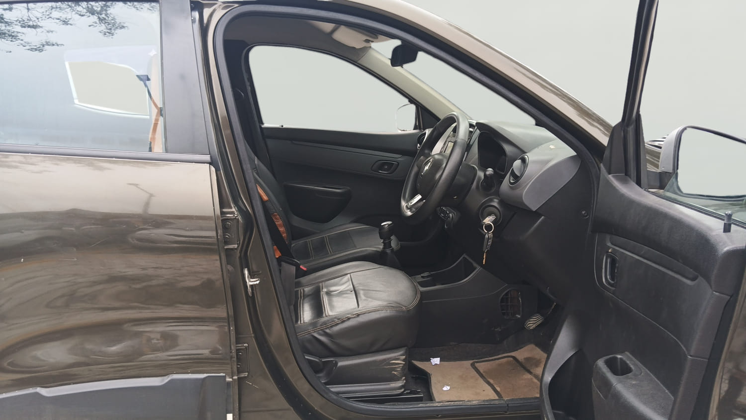 Used 2017 Renault Kwid 1.0 RXT Petrol Manual interior RIGHT SIDE FRONT DOOR CABIN VIEW