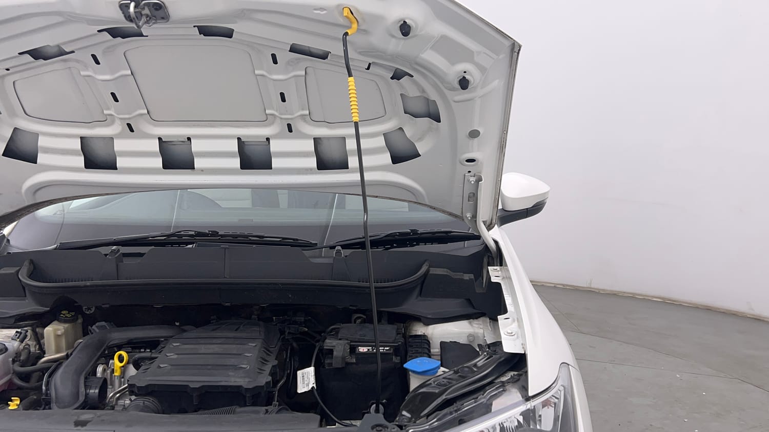 Used 2024 Volkswagen Taigun Highline 1.0 TSI MT Petrol Manual engine ENGINE LEFT SIDE HINGE & APRON VIEW