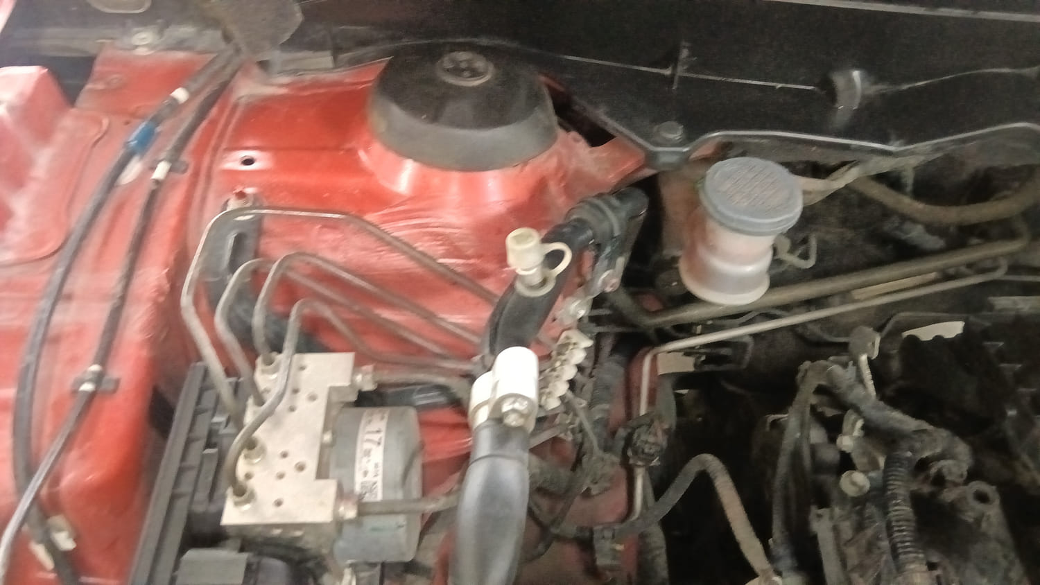 Used 2022 Maruti Suzuki Brezza ZXi Plus Petrol Manual engine ENGINE RIGHT SIDE HINGE & APRON VIEW