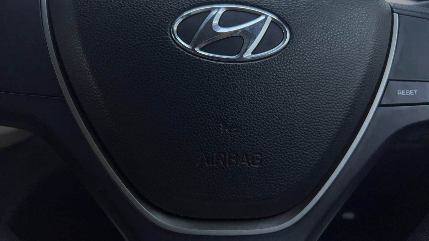 Used 2018 Hyundai Elite i20 Magna Executive 1.2 Petrol Manual top_features Airbags