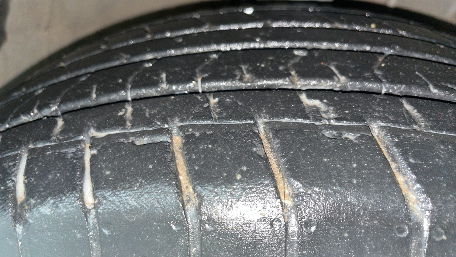 Used 2023 Hyundai Verna SX 1.5 Petrol IVT Petrol Automatic tyres RIGHT FRONT TYRE TREAD VIEW