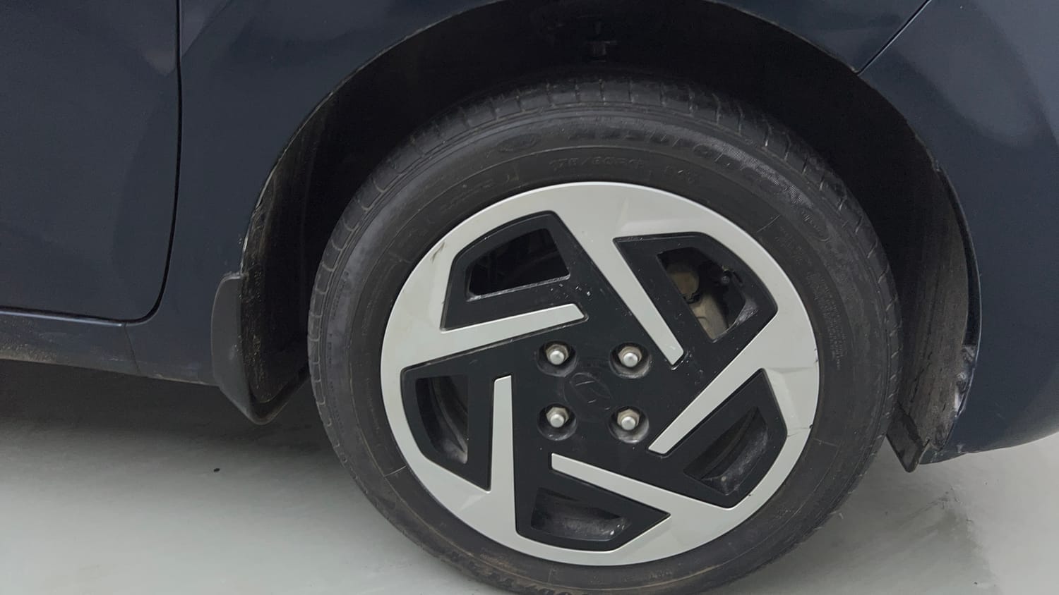 Used 2024 Hyundai Grand i10 Nios Sportz 1.2 Kappa VTVT Petrol Manual tyres RIGHT FRONT TYRE RIM VIEW