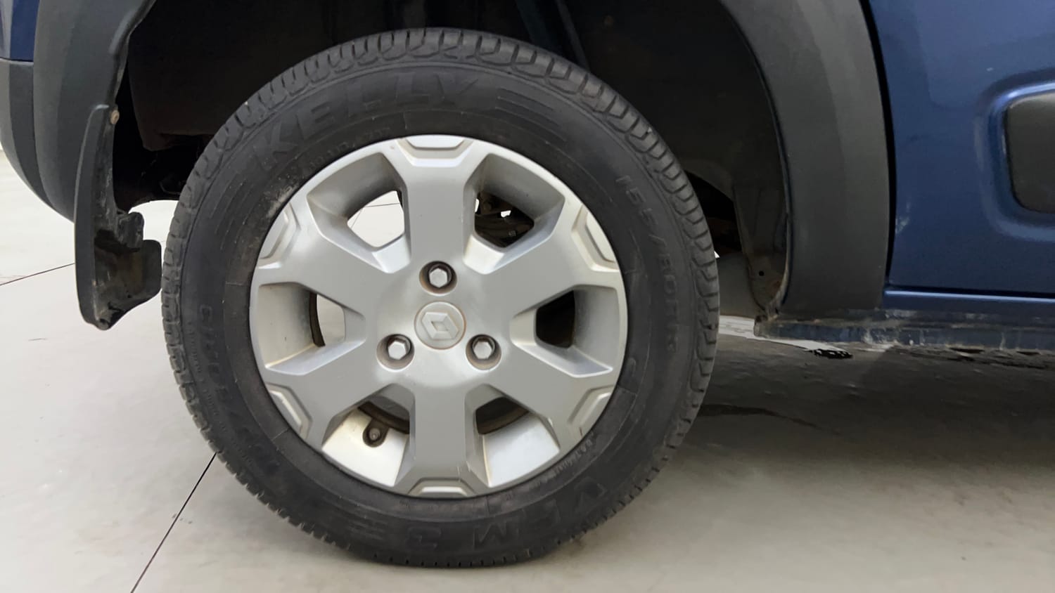 Used 2017 Renault Kwid CLIMBER 1.0 AMT Petrol Automatic tyres RIGHT REAR TYRE RIM VIEW