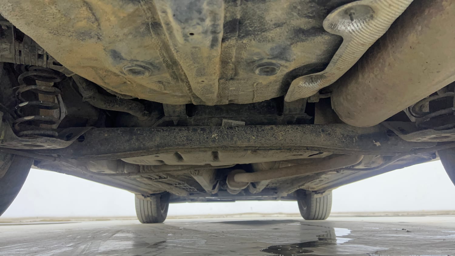 Used 2022 Kia Sonet Anniversary Edition 1.0 DCT Petrol Automatic extra REAR UNDERBODY VIEW (TAKEN FROM REAR)