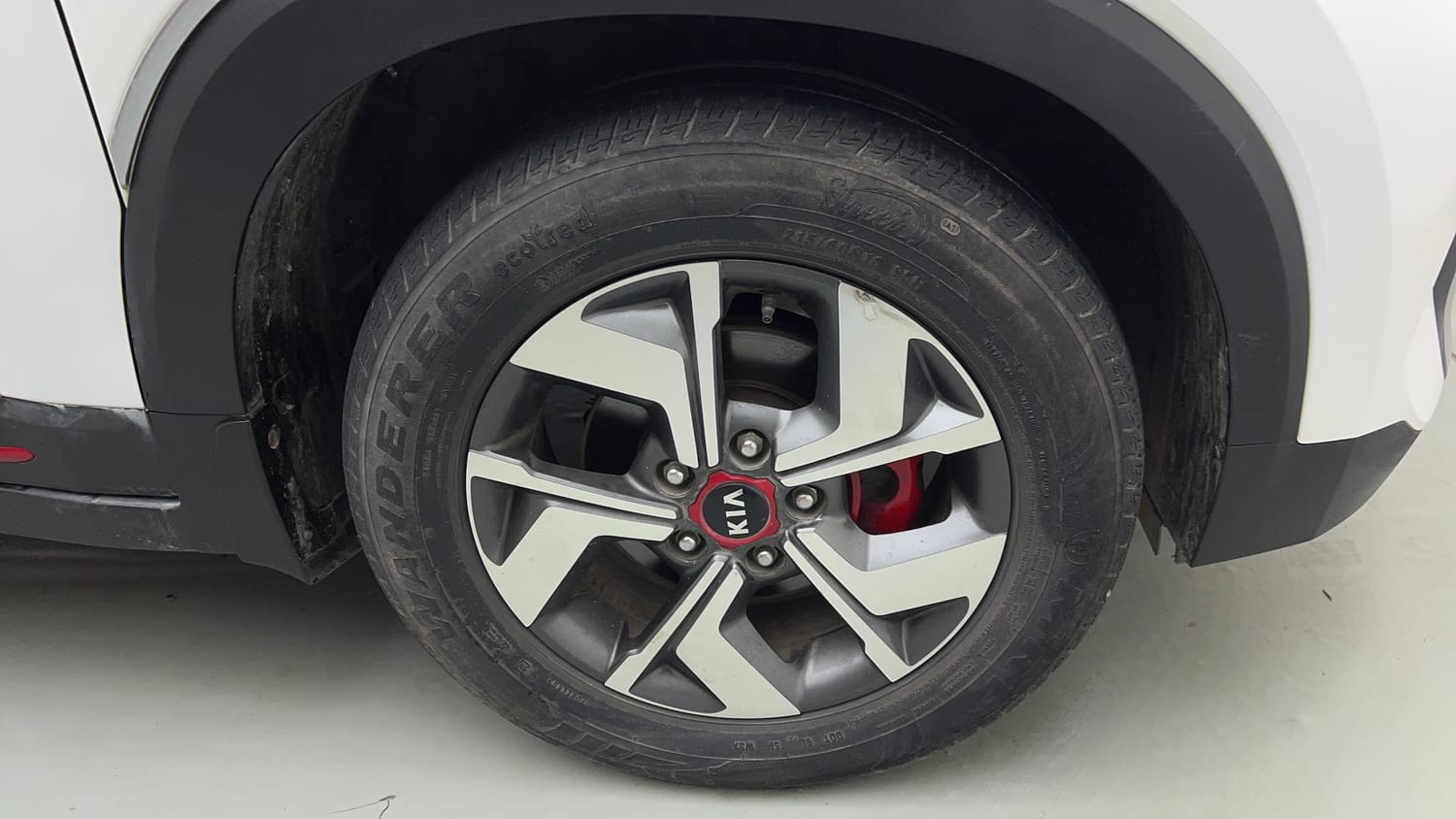 Used 2021 Kia Sonet GTX Plus 1.5 AT Diesel Automatic tyres RIGHT FRONT TYRE RIM VIEW