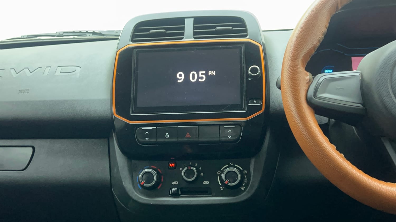 Used 2020 Renault Kwid CLIMBER 1.0 AMT Opt Petrol Automatic top_features Integrated (in-dash) music system