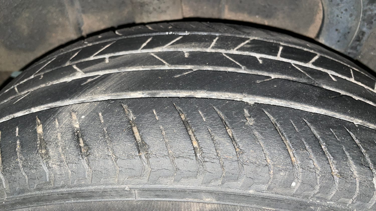 Used 2021 Renault Kiger RXT (O) MT Petrol Manual tyres RIGHT REAR TYRE TREAD VIEW
