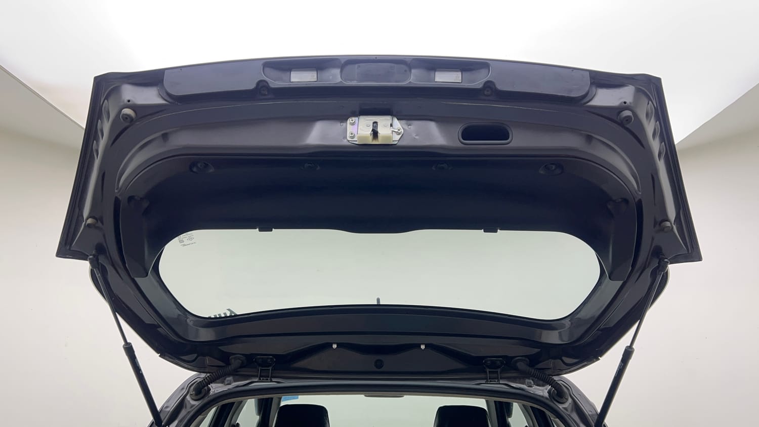 Used 2017 Maruti Suzuki Swift Lxi (O) Petrol Manual interior DICKY DOOR OPEN VIEW