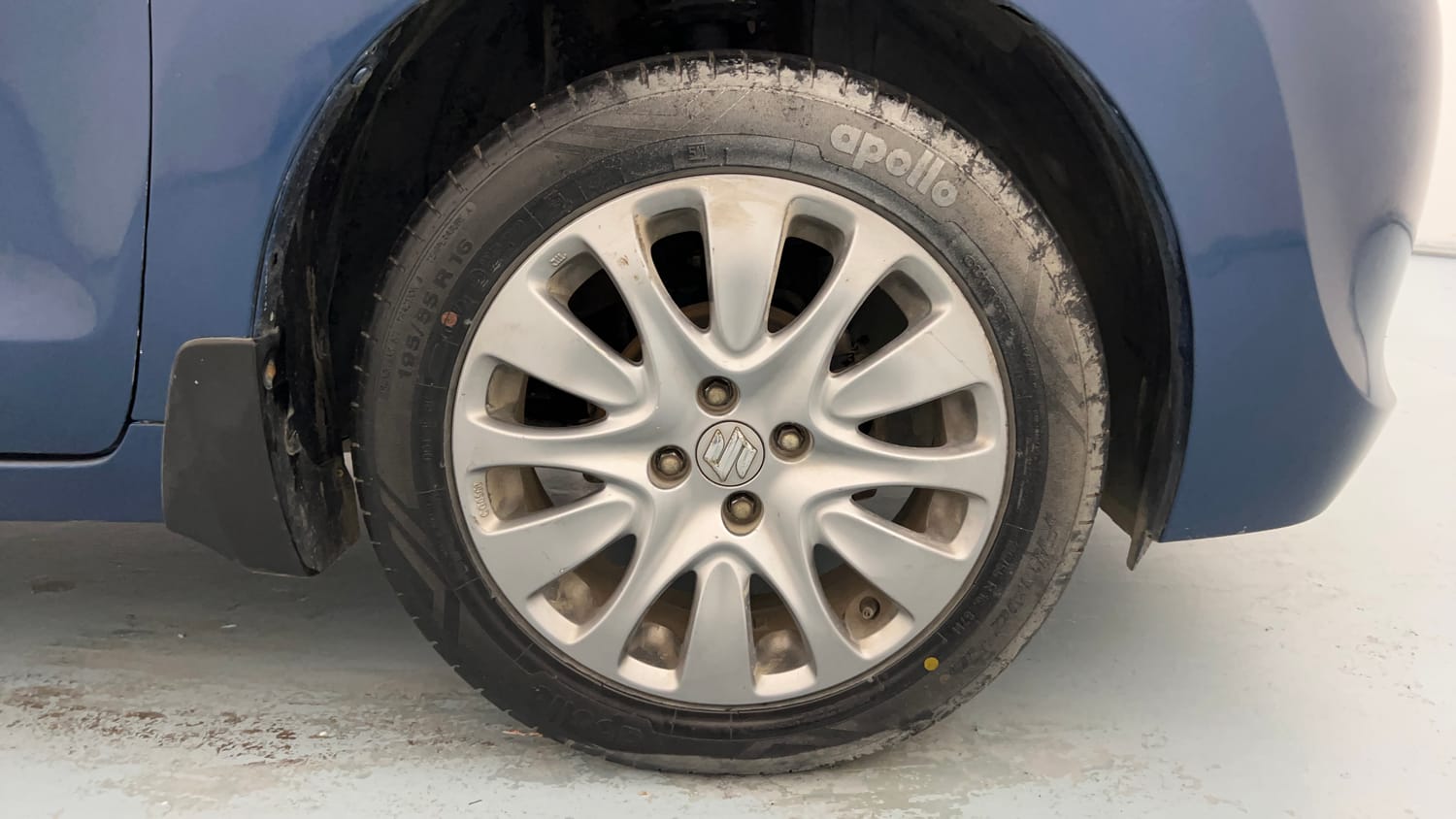Used 2017 Maruti Suzuki Baleno Alpha 1.2 Petrol Manual tyres RIGHT FRONT TYRE RIM VIEW