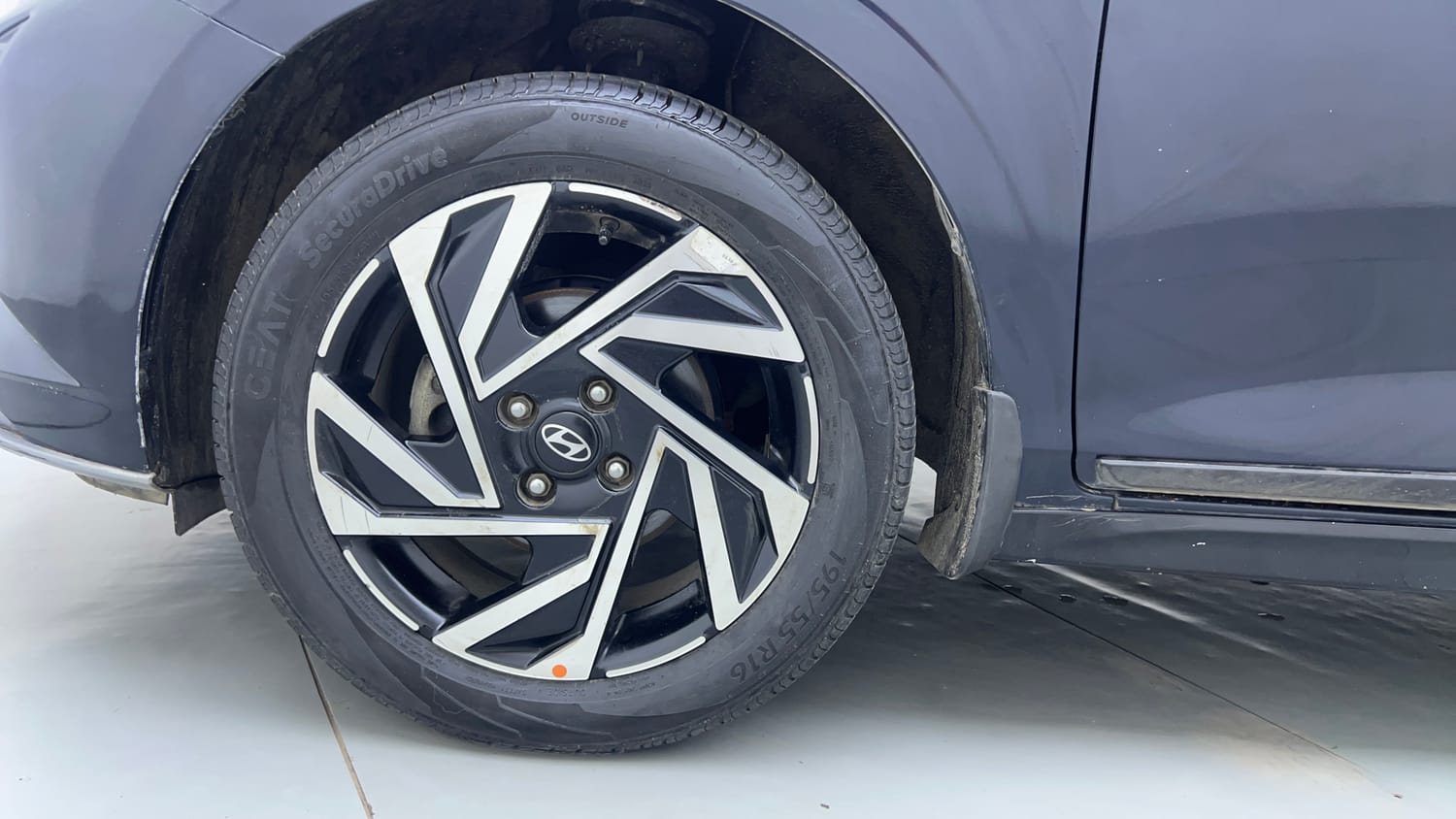 Used 2024 Hyundai New i20 Asta (O) 1.2 IVT Petrol Automatic tyres LEFT FRONT TYRE RIM VIEW