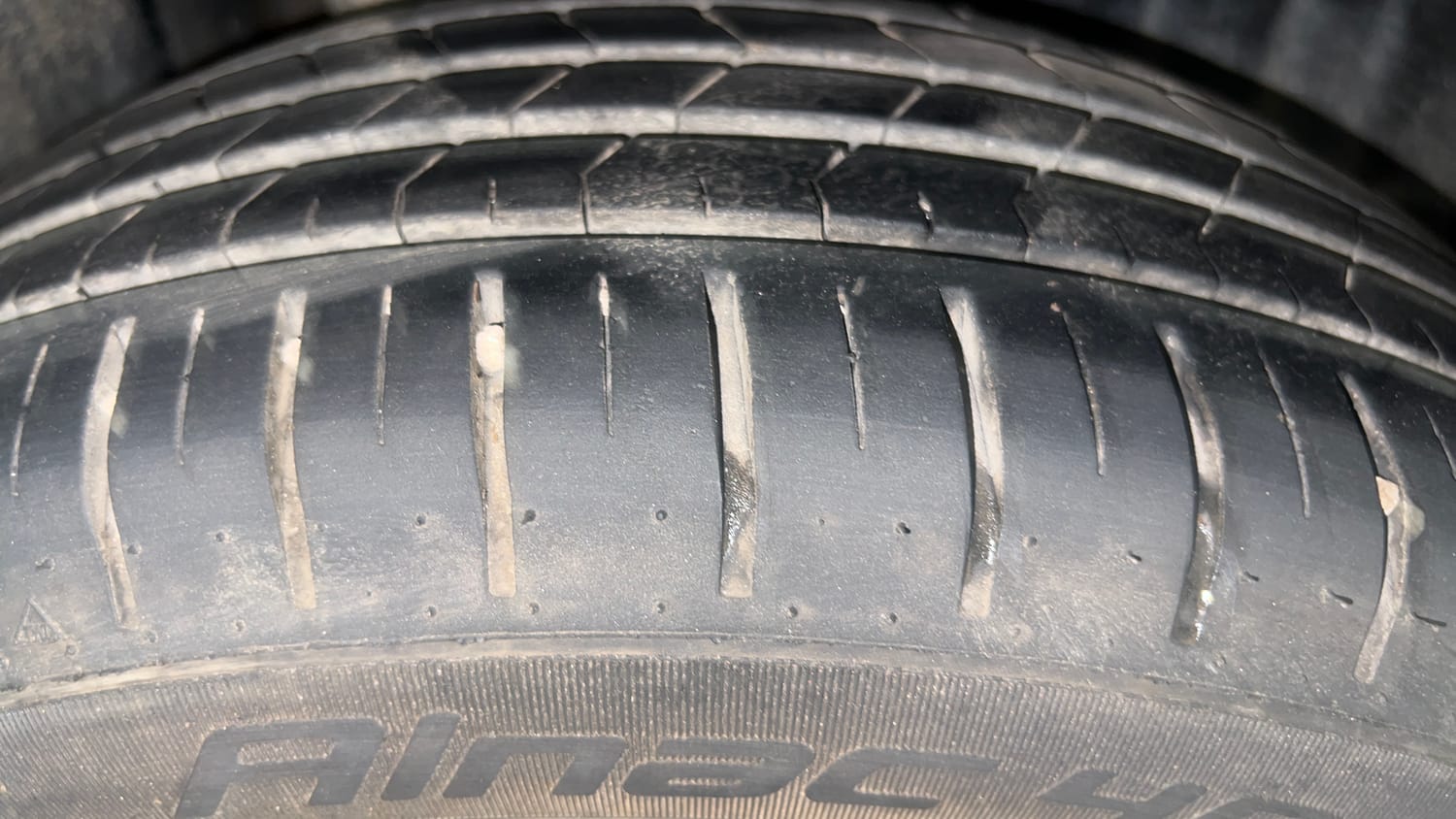 Used 2022 Maruti Suzuki Baleno Alpha AGS Petrol Automatic tyres RIGHT REAR TYRE TREAD VIEW