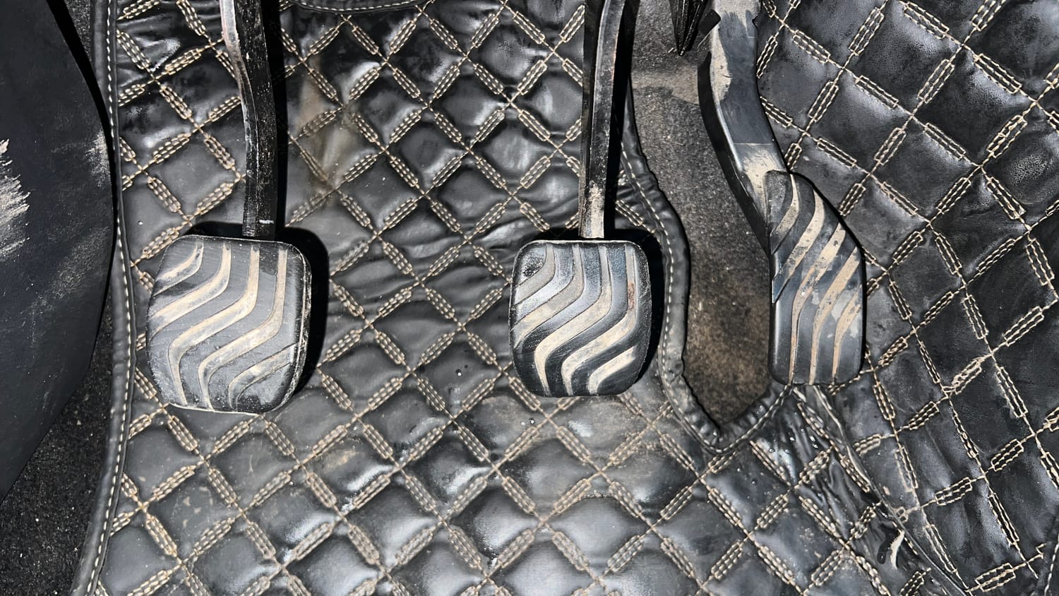 Used 2023 Nissan Magnite XL Petrol Manual interior PEDALS VIEW