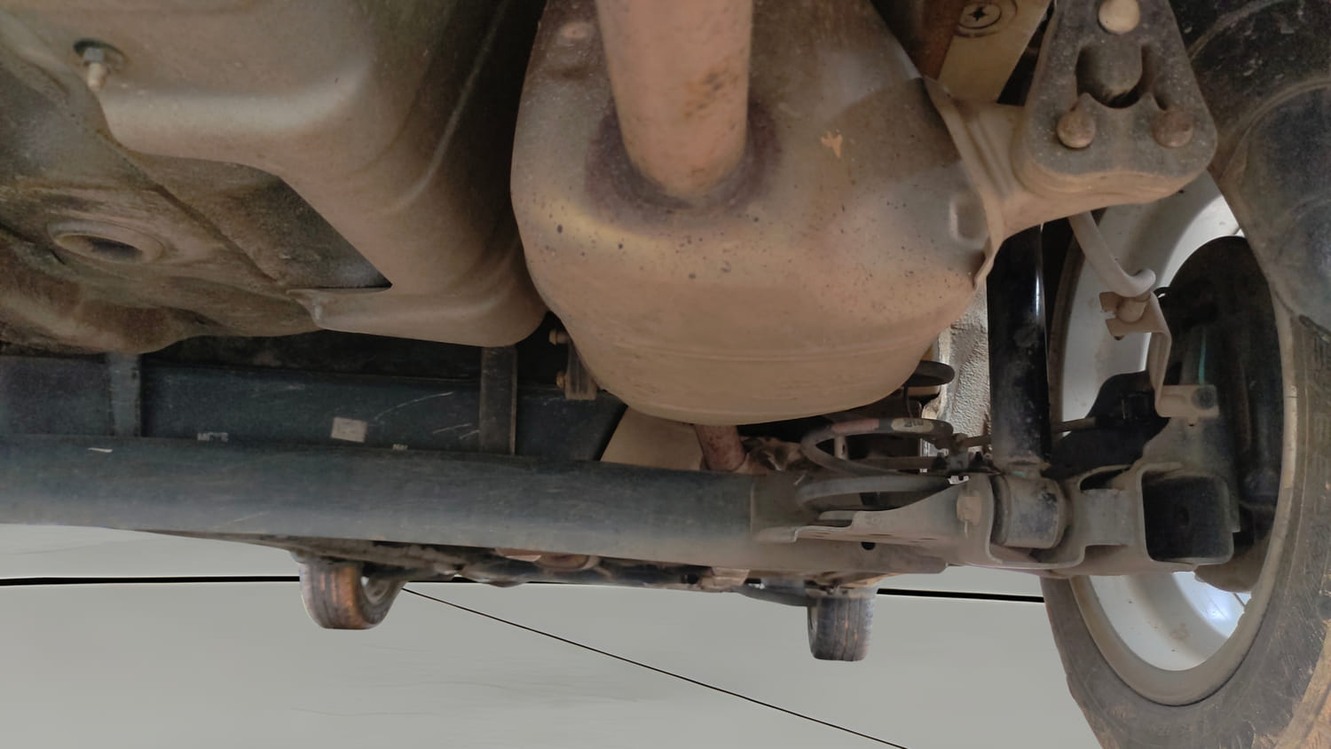 Used 2017 Hyundai Xcent SX Petrol Manual extra REAR RIGHT UNDERBODY VIEW