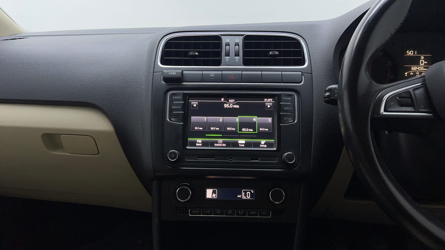Used 2018 Skoda Rapid Style 1.6 MPI Petrol Manual top_features Integrated (in-dash) music system