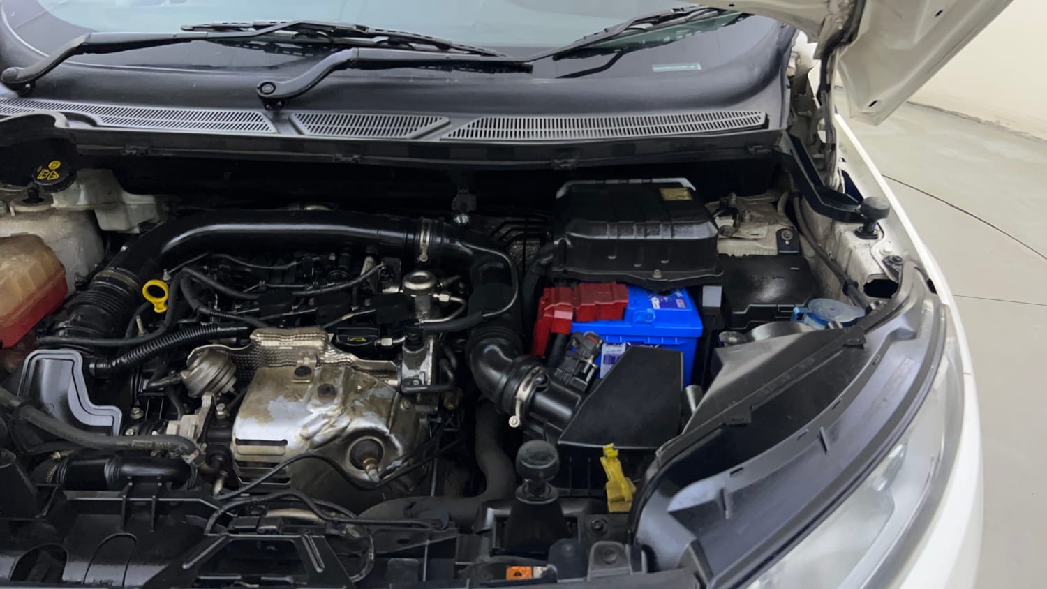 Used 2016 Ford EcoSport Titanium+ 1.0L EcoBoost Petrol Manual engine ENGINE LEFT SIDE HINGE & APRON VIEW