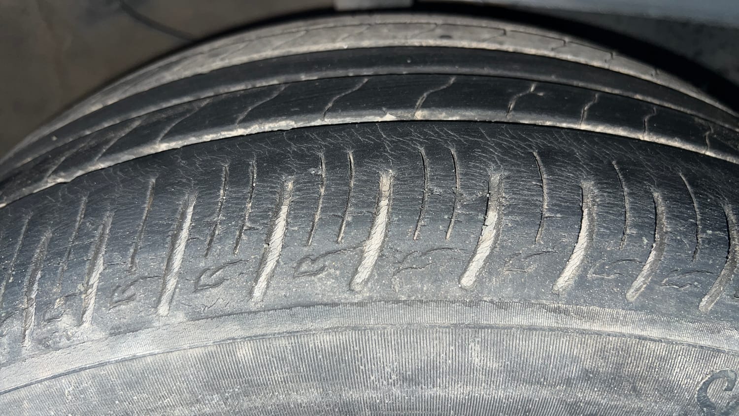 Used 2021 Kia Sonet GTX Plus 1.5 AT Diesel Automatic tyres RIGHT FRONT TYRE TREAD VIEW