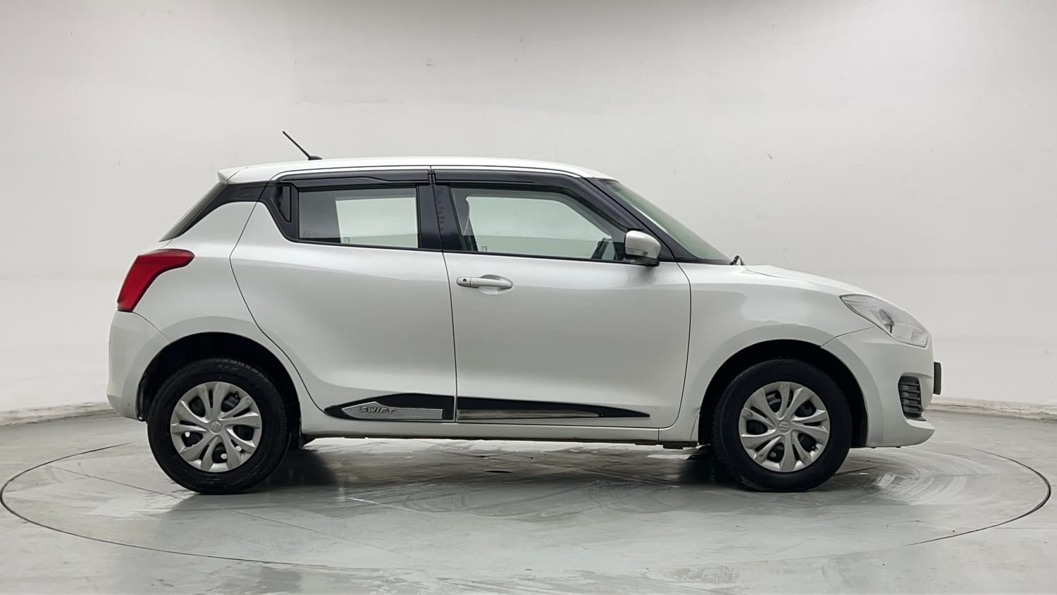 Used 2019 Maruti Suzuki Swift VXi AMT Petrol Automatic exterior RIGHT SIDE VIEW