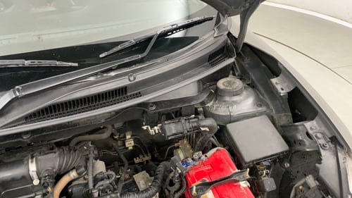 Used 2019 Maruti Suzuki Swift VXi AMT Petrol Automatic engine ENGINE LEFT SIDE HINGE & APRON VIEW