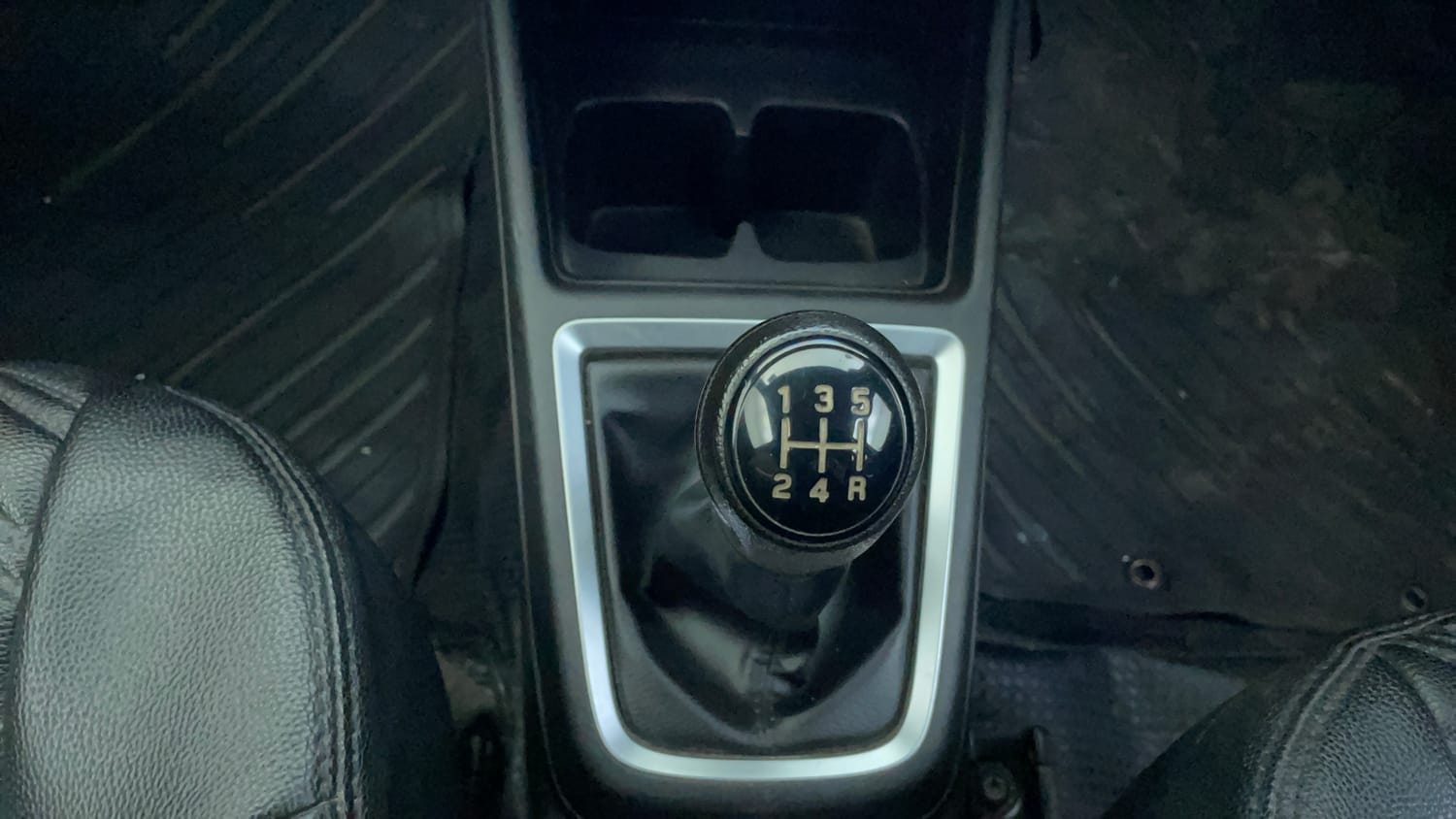 Used 2022 Maruti Suzuki Swift VXi Petrol Manual interior GEAR  KNOB VIEW