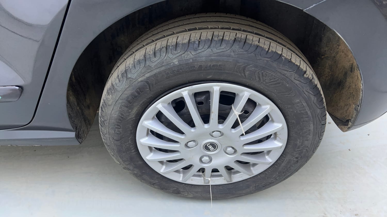 Used 2020 Volkswagen Polo Trendline 1.0L (P) Petrol Manual tyres LEFT REAR TYRE RIM VIEW