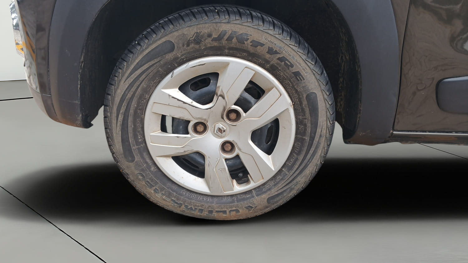 Used 2017 Renault Kwid 1.0 RXT Petrol Manual tyres LEFT FRONT TYRE RIM VIEW