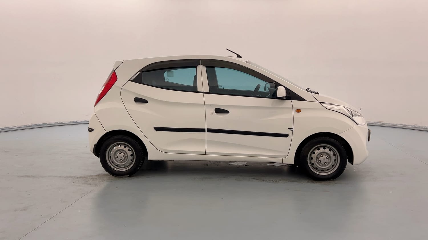 Used 2018 Hyundai Eon Era + AirBag Petrol Manual exterior RIGHT SIDE VIEW