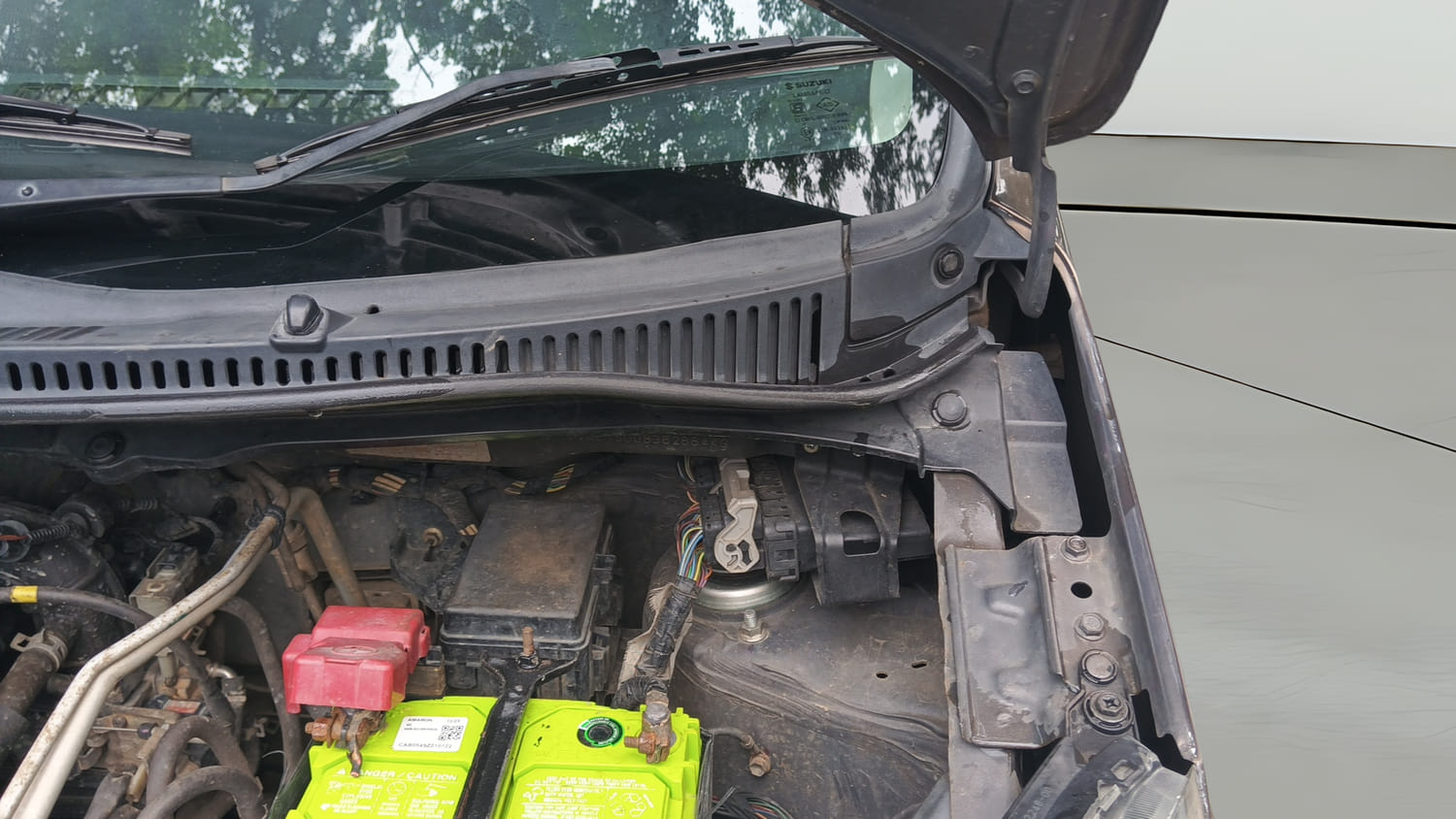 Used 2016 Maruti Suzuki Wagon R VXI Petrol Manual engine ENGINE LEFT SIDE HINGE & APRON VIEW