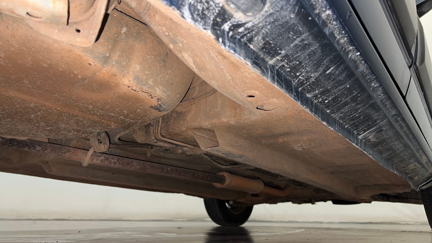 Used 2017 Renault Kwid CLIMBER 1.0 AMT Petrol Automatic extra REAR RIGHT UNDERBODY VIEW