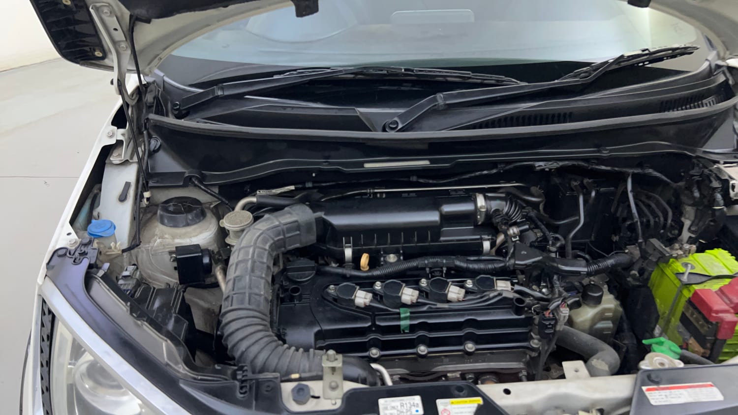 Used 2018 Maruti Suzuki Ignis Alpha 1.2 AMT Petrol Automatic engine ENGINE RIGHT SIDE HINGE & APRON VIEW