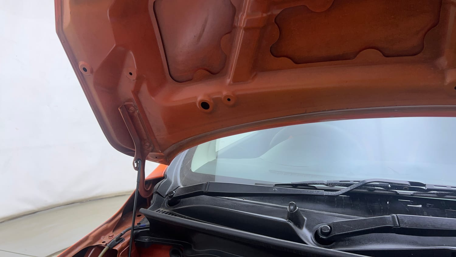 Used 2019 Maruti Suzuki Celerio X ZXi Petrol Manual engine ENGINE RIGHT SIDE HINGE & APRON VIEW