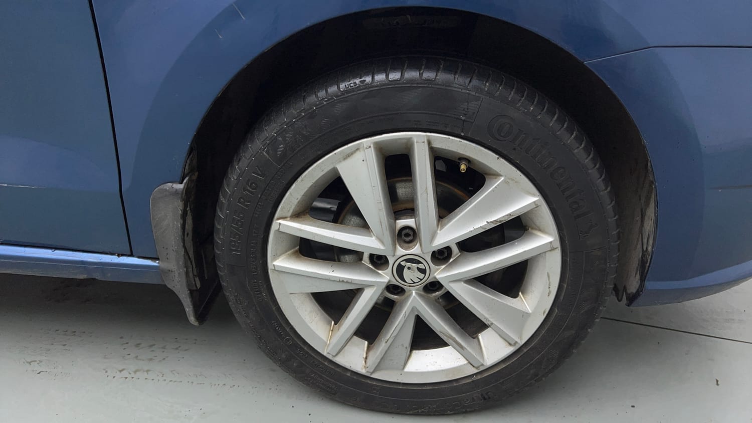 Used 2018 Skoda Rapid Style 1.6 MPI Petrol Manual tyres RIGHT FRONT TYRE RIM VIEW