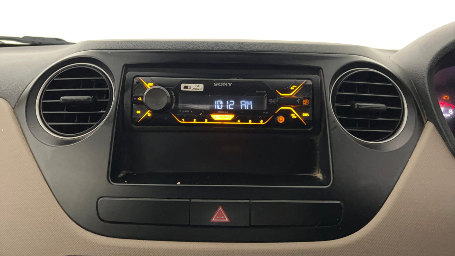 Used 2017 Hyundai Grand i10 Magna 1.2 Kappa VTVT Petrol Manual top_features Integrated (in-dash) music system