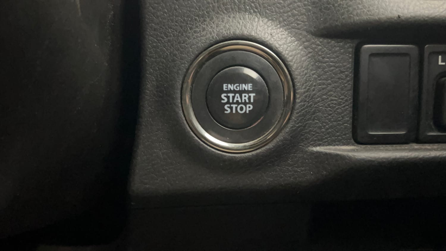 Used 2022 Maruti Suzuki Vitara Brezza [2020-2022] ZXI Plus Dual Tone Petrol Manual top_features Keyless start