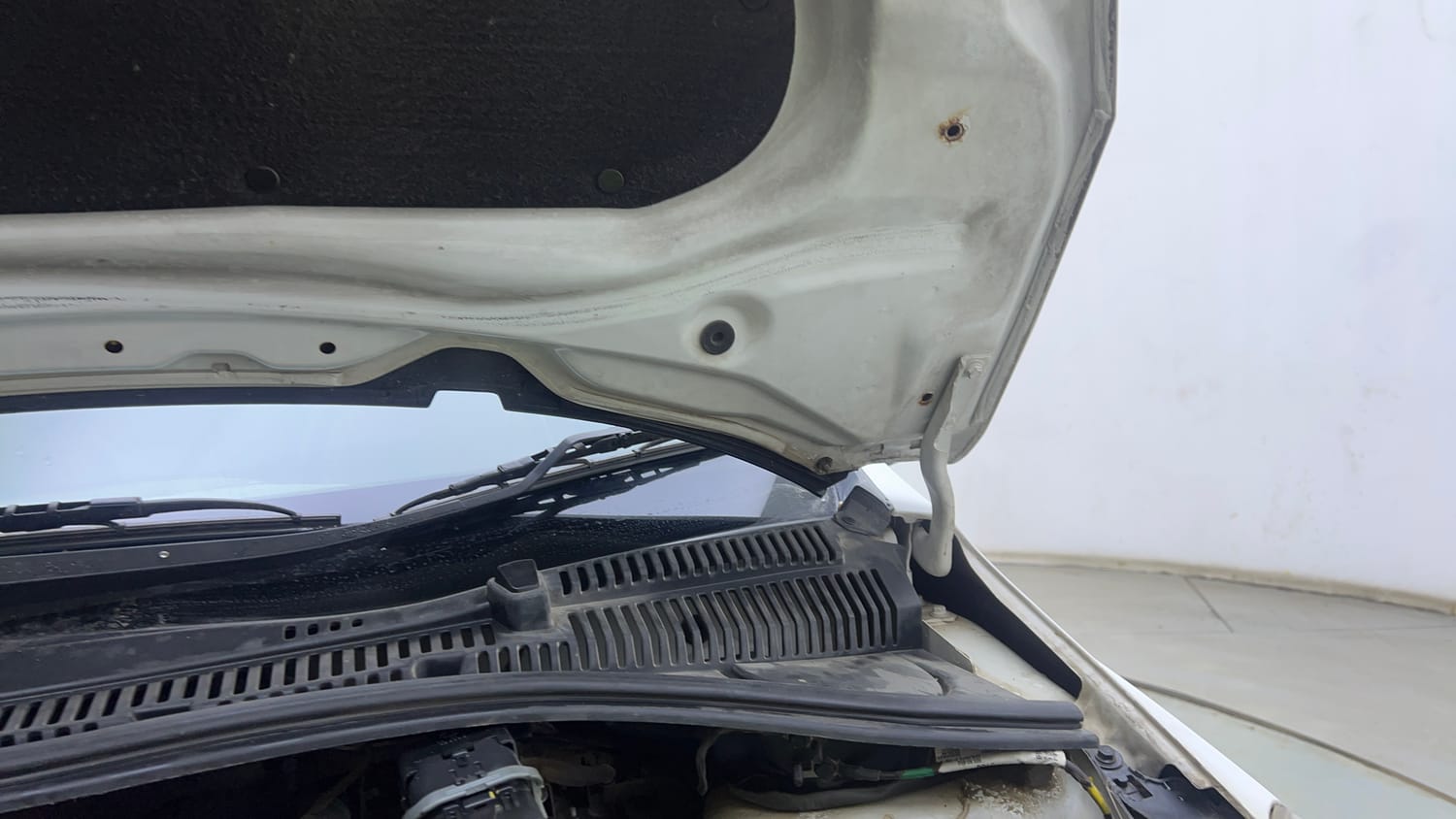 Used 2020 Tata Tigor XZ Plus Petrol Manual engine ENGINE LEFT SIDE HINGE & APRON VIEW