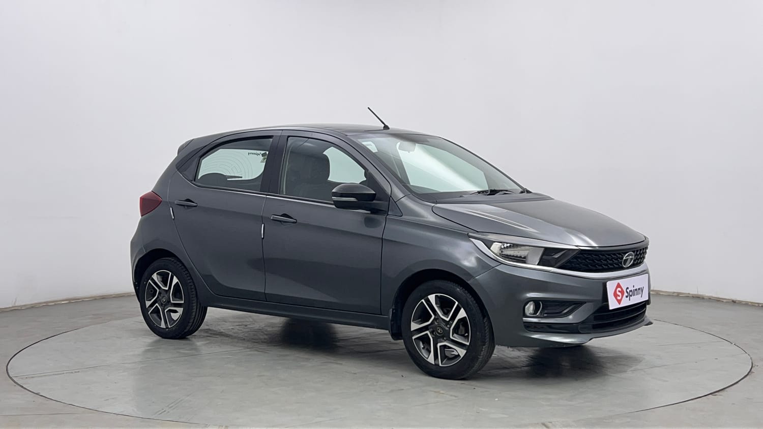 Used 2020 Tata Tiago XZ Plus Petrol Manual exterior RIGHT FRONT CORNER VIEW