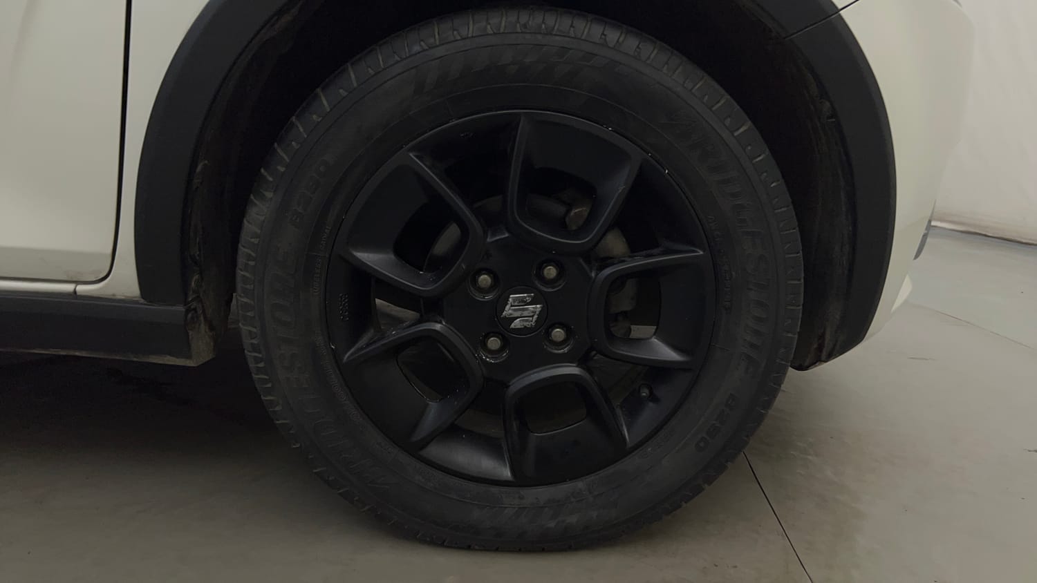 Used 2018 Maruti Suzuki Ignis Alpha 1.2 AMT Petrol Automatic tyres RIGHT FRONT TYRE RIM VIEW