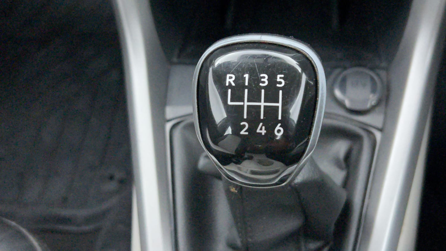 Used 2024 Volkswagen Taigun Highline 1.0 TSI MT Petrol Manual interior GEAR  KNOB VIEW