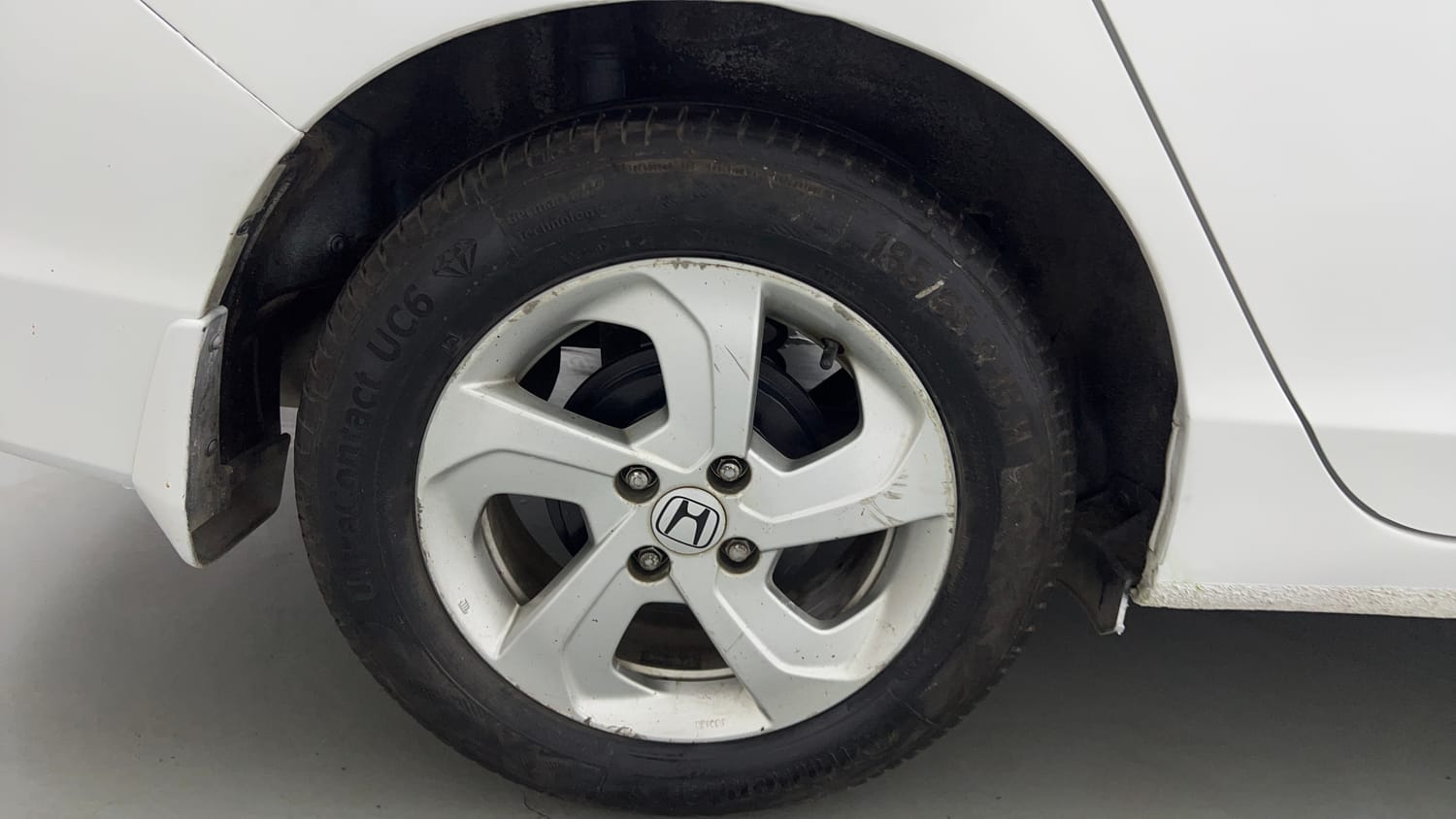 Used 2015 Honda City VX CVT Petrol Automatic tyres RIGHT REAR TYRE RIM VIEW