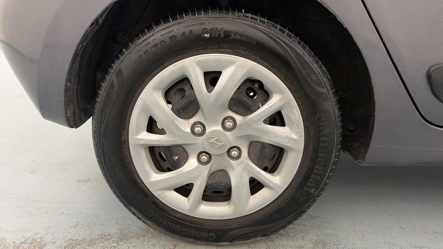 Used 2017 Hyundai Grand i10 Magna 1.2 Kappa VTVT Petrol Manual tyres RIGHT REAR TYRE RIM VIEW