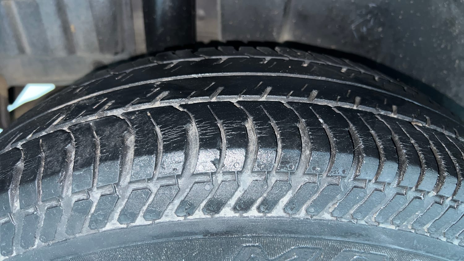 Used 2017 Maruti Suzuki Swift Lxi (O) Petrol Manual tyres RIGHT REAR TYRE TREAD VIEW
