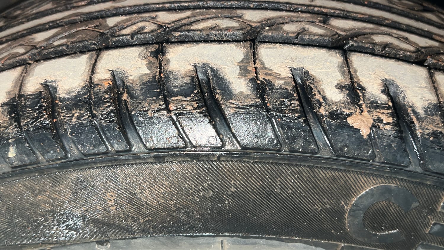 Used 2015 Hyundai Grand i10 Sportz 1.2 Kappa VTVT Petrol Manual tyres RIGHT FRONT TYRE TREAD VIEW
