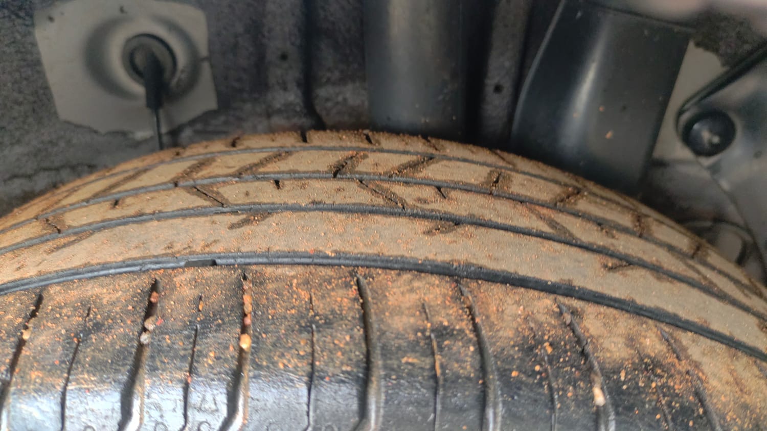 Used 2017 Hyundai Elite i20 Asta 1.2 (O) Petrol Manual tyres LEFT REAR TYRE TREAD VIEW