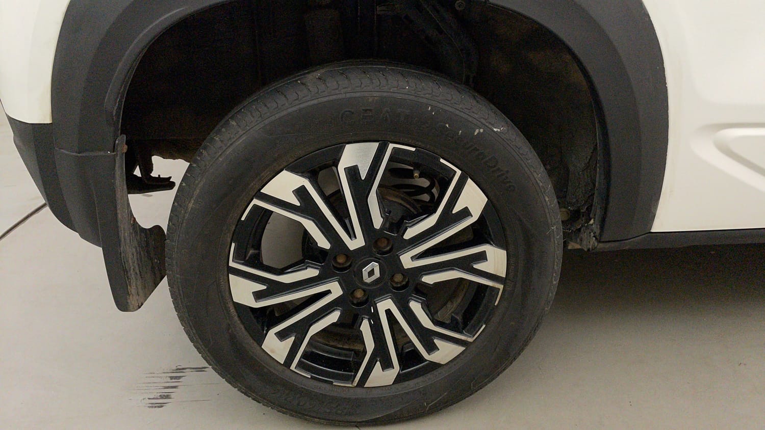Used 2021 Renault Kiger RXT (O) MT Petrol Manual tyres RIGHT REAR TYRE RIM VIEW