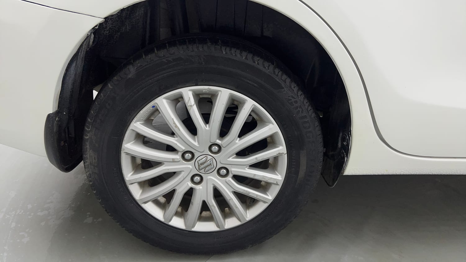 Used 2019 Maruti Suzuki Dzire ZXi AMT Petrol Automatic tyres RIGHT REAR TYRE RIM VIEW