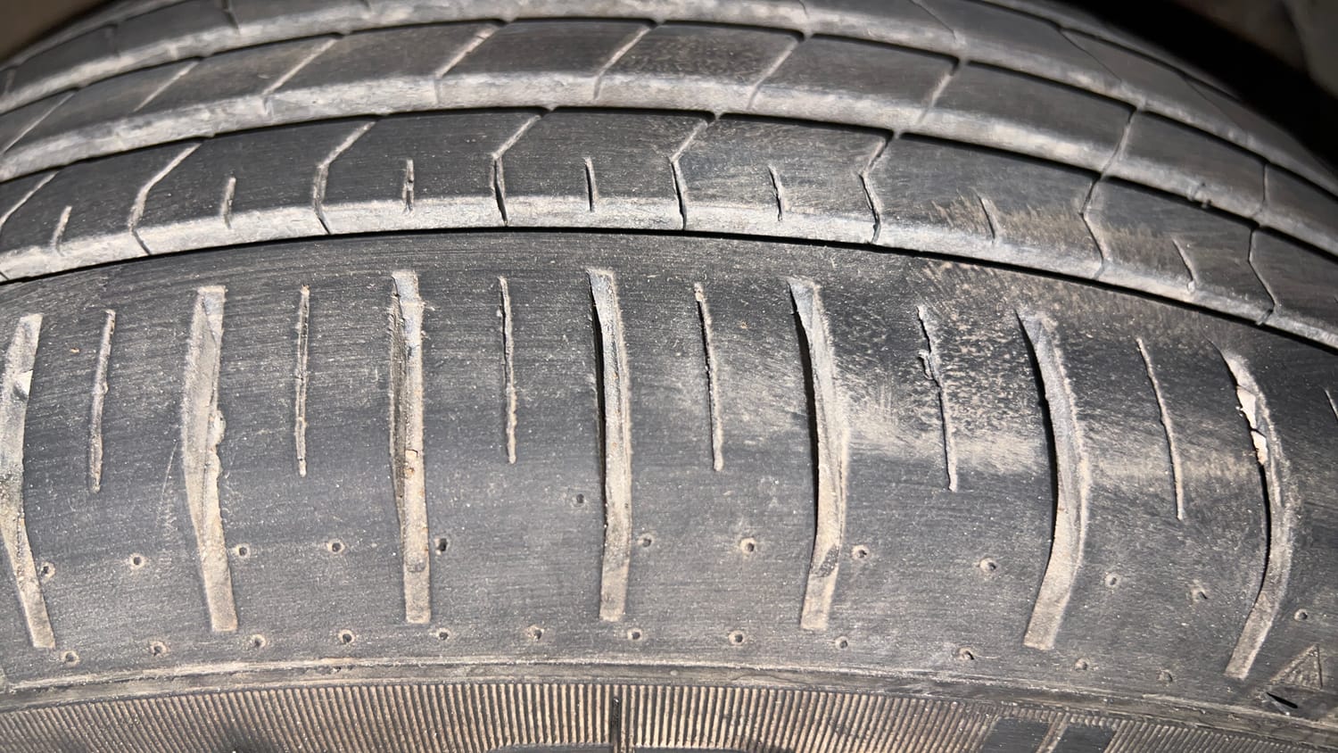 Used 2022 Maruti Suzuki Baleno Alpha AGS Petrol Automatic tyres RIGHT FRONT TYRE TREAD VIEW